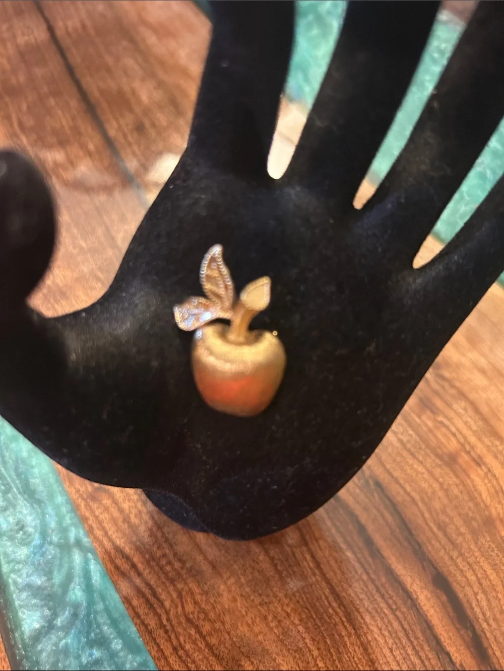Avon Vintage/Retro Gold Tone 1970’s Apple Brooch Pin 17mm